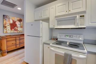 Central 4-Acre Cottage with Deck Walk to Bay! - 1