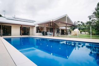 Blue Wren - Chic and Spacious Country Pool House - 0