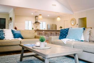 Blue Wren - Chic and Spacious Country Pool House - 4