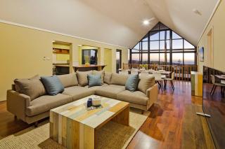 Bondys Beach House - Panoramic Beachside Living - 5