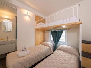 Charming Coastal Stay - 8