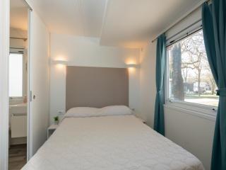 Charming Coastal Stay - 4