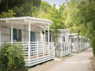 Charming Coastal Stay - 0
