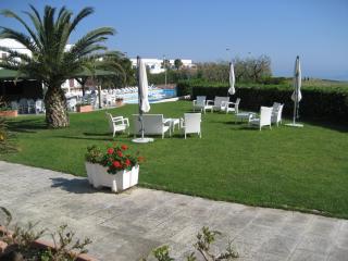 Simple & Sunny Stay by the Sea - 7
