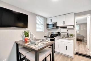 Newly Updated Modern 1-Bedroom Private Guesthouse - 6