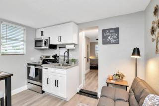 Newly Updated Modern 1-Bedroom Private Guesthouse - 5