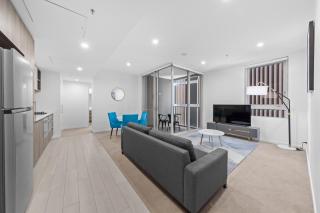 Elegant City Retreat Arthouse 1BR Apartment - 3