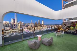 Elegant City Retreat Arthouse 1BR Apartment - 0