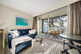 Wake to Waves, Elegant Beachfront Apartment - 6