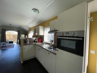 Tranquil Lakeside Stay for 4 guests - 9