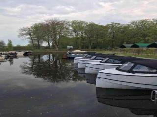 Tranquil Lakeside Stay for 4 guests - 3