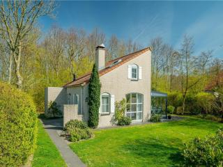 Spacious Home with Garden - 9
