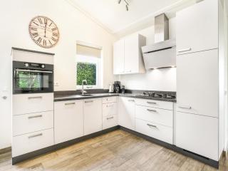 Lakeside Escape & Sauna - 2