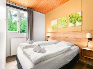 Woodland Retreat w Fireplace - 9