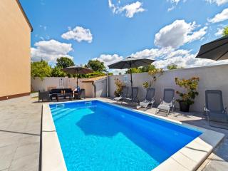 Holiday Home in Smoljanci with Private Pool - 4