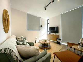 Modern 1BD Apartment with Pool & Braai George - 0