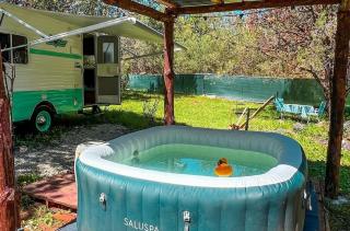 Dreamy Retro RV with Jacuzzi - 7