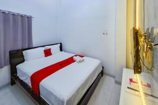 RedDoorz at Homestay FN99 Jepara - 9