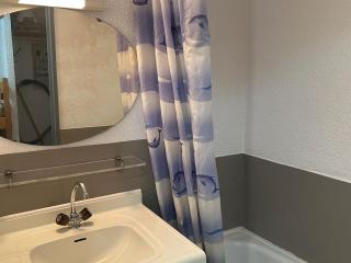 Studio central avec balcon, Wi-Fi et parking à Super Besse - FR-1-814-32 - 1