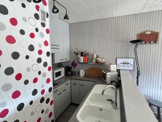 Appartement rénové cosy au centre de Super Besse - FR-1-814-119 - 9