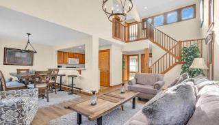 Cozy Pine Haven - 5 Minutes To Camelback Beach - 7