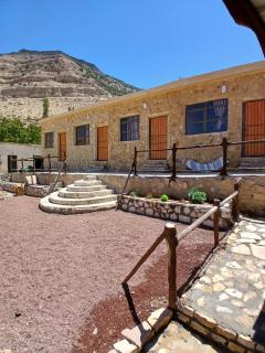Friends of Dana Hotel - 0