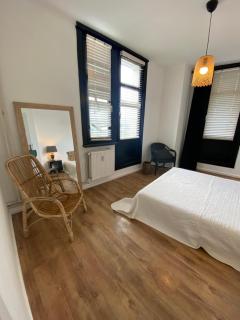 Cozy and bright apartment near the center - 0