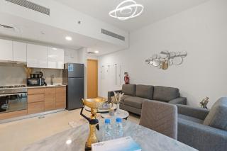 Stylish 1 BR B - Great Pool View - 4