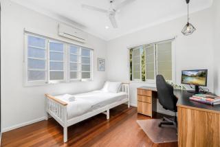 Spacious Queenslander Retreat - 4