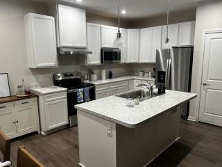 Modern Luxury Retreat by Oak Hill Park New 3BR - 8