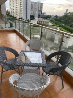 HomeyStays 2BHK Lakeside walk - 8