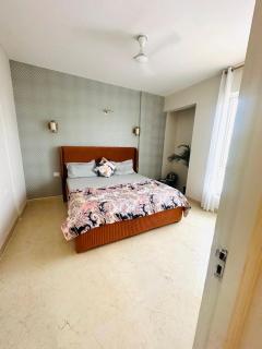 HomeyStays 2BHK Lakeside walk - 4