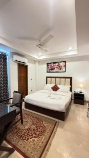 Luminary Lodge - 1