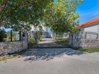 Beautiful holiday home with private sauna - Neorić - 4
