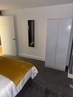 Modern City Centre Apartment - 4
