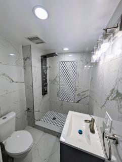 MUTED - Newly Renovated 2B 2BA apt! mins to PATH & NY! - 5