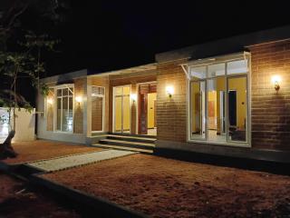 Flight search villa and sea food restaurant - 1