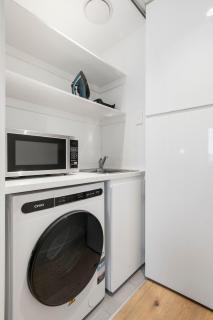 Stylish, Modern and Central 2B Apt with Stunning Views - 8
