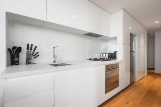 Stylish, Modern and Central 2B Apt with Stunning Views - 4
