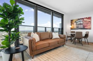 Stylish, Modern and Central 2B Apt with Stunning Views - 8