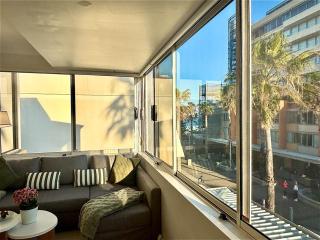 Bondi Ocean Views, Parking, 1 min to Beach - 9