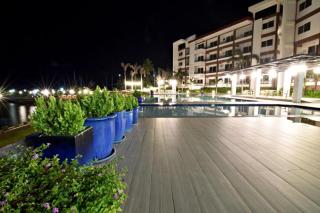 Holiday Oceanview Residences and Resort - 9