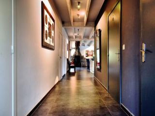 Beautiful villa with heated outdoor pool - 1