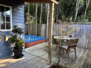 Cranford Cottages and Motel - 6