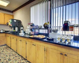 Econo Lodge Inn & Suites Forest - 1