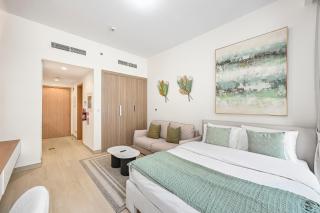 Modern Studio, Swimming Pool, Balcony, and Close to Burj Khalifa - 3