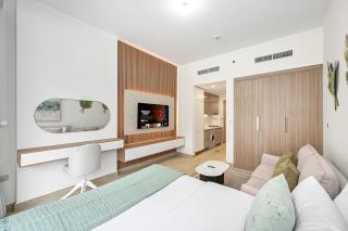 Modern Studio, Swimming Pool, Balcony, and Close to Burj Khalifa - 5