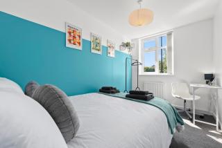 Modern 4BR, Sleeps 8, 3 bath, free parking - 3