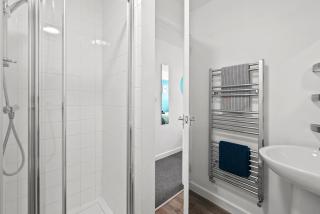 Modern 4BR, Sleeps 8, 3 bath, free parking - Allesley - 2