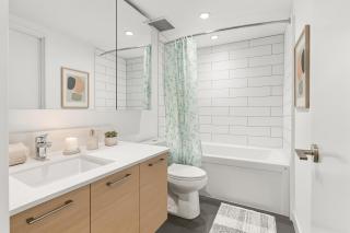 Trendy Downtown Retreat Townhouse Comfort and Style - 2